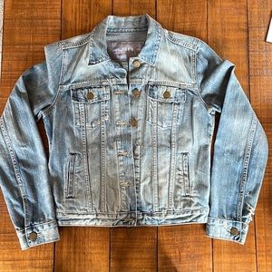 Gap Jean Jacket. Size medium.